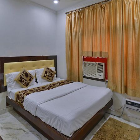 Family Hotel By Pg International Nueva Delhi Exterior foto