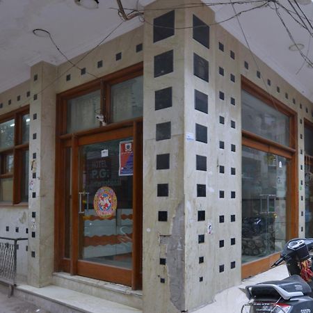 Family Hotel By Pg International Nueva Delhi Exterior foto