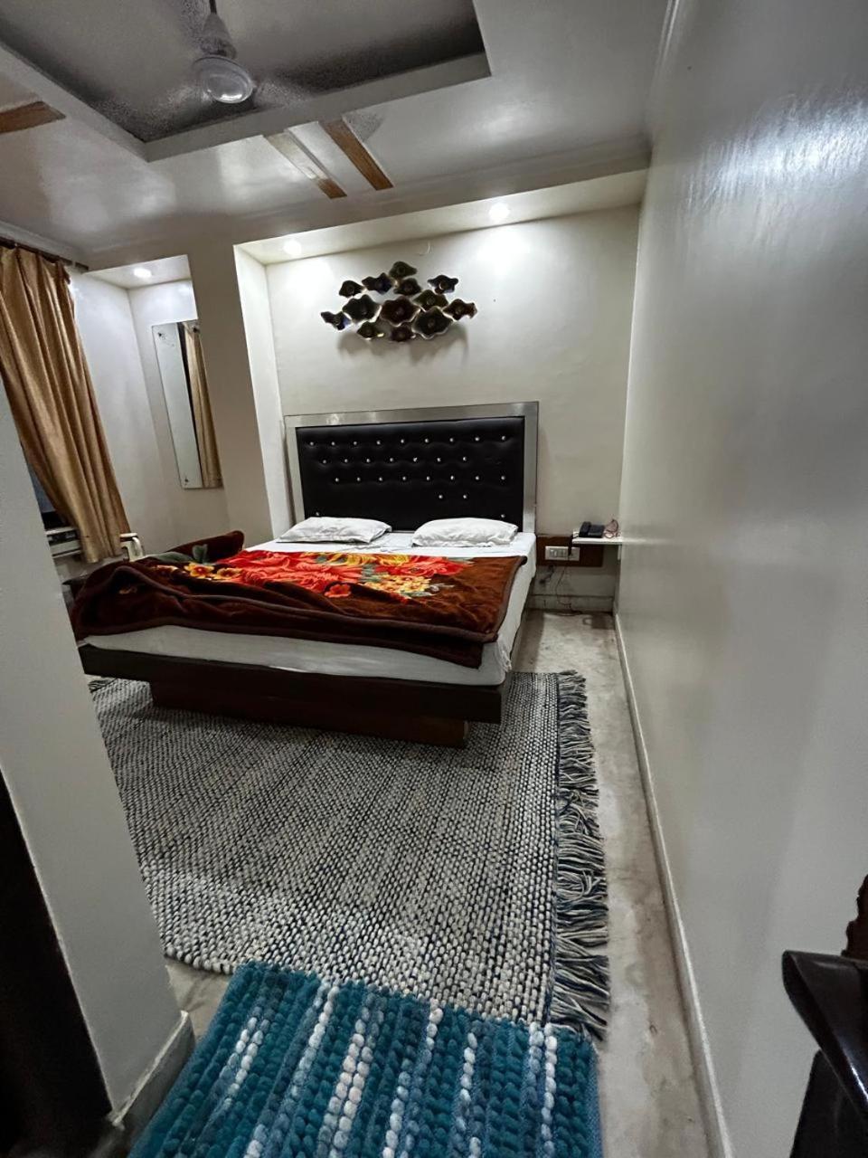 Family Hotel By Pg International Nueva Delhi Exterior foto
