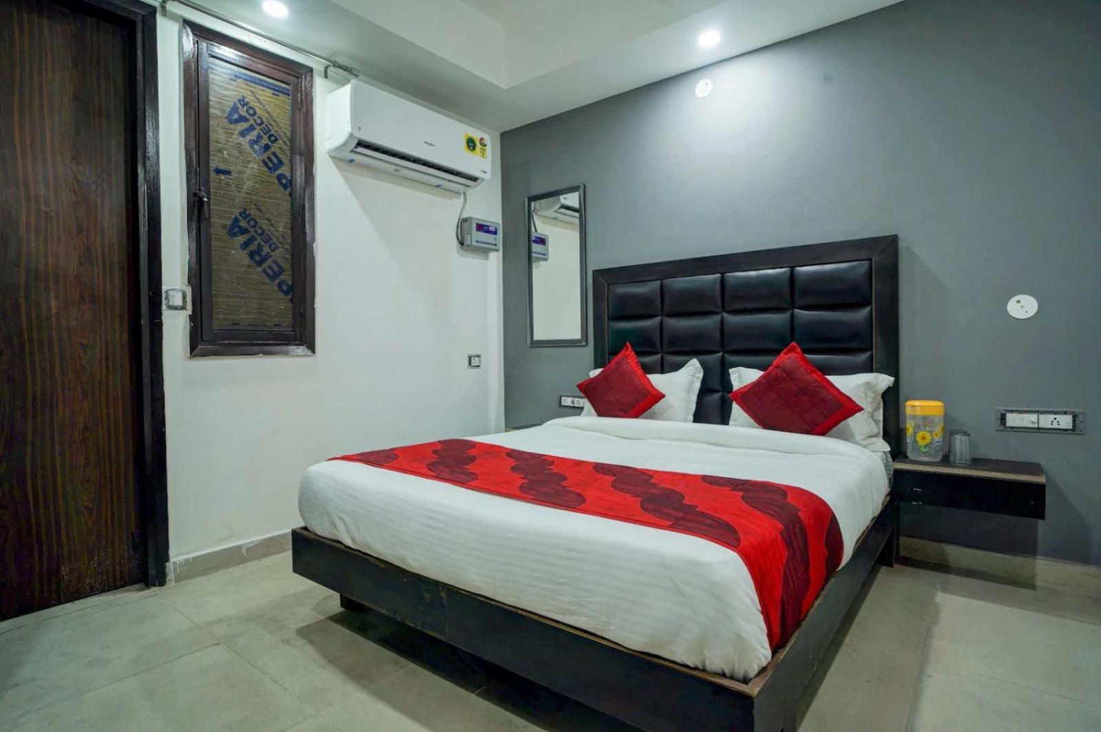 Family Hotel By Pg International Nueva Delhi Exterior foto