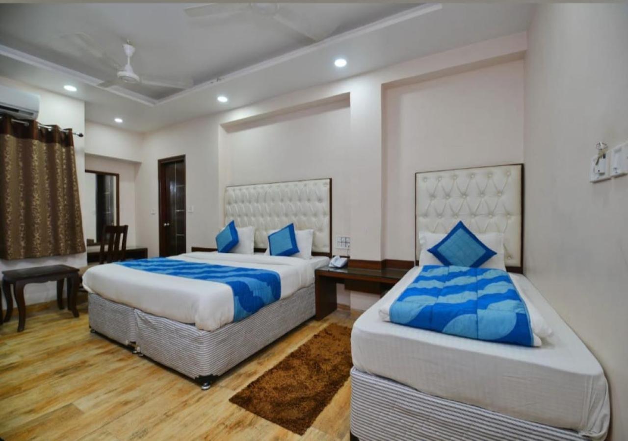 Family Hotel By Pg International Nueva Delhi Exterior foto